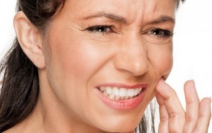 Причины возникновения и лечение сыпи в ротовой полости и на щеках