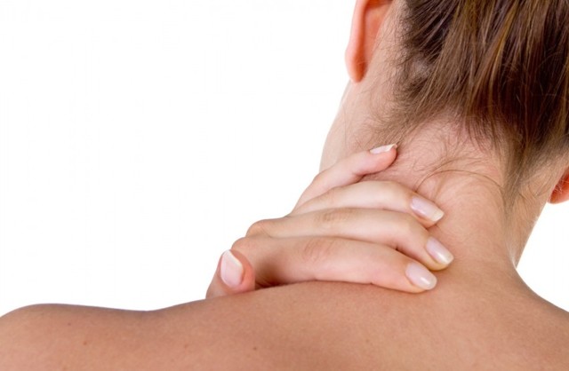 Прыщи на плечах: причины появления и лечение акне