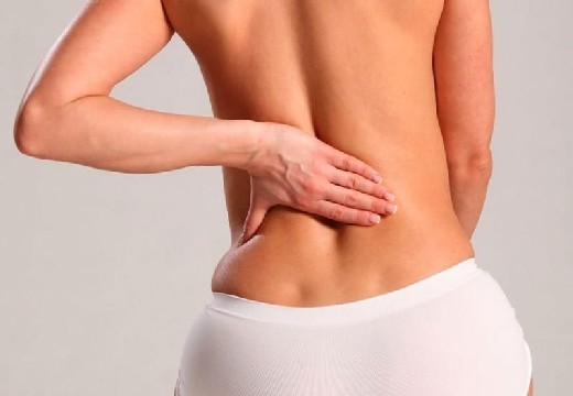 Как избавиться от жировика на спине: методы лечения липом