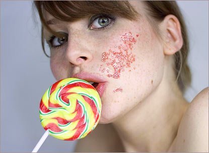 Прыщи на лице от сладкого: почему появляются и как от них избавиться