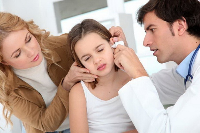 Симптомы и лечение фурункула в ухе у взрослого и ребёнка