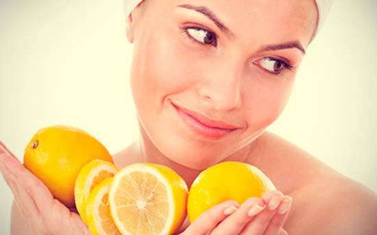 Как лимон помогает от прыщей и пигментных пятен на коже лица