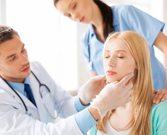 Прыщ на губе: причины появления и особенности лечения