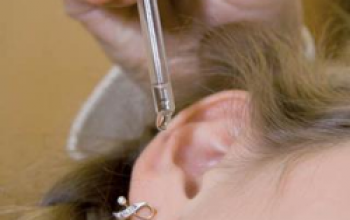 Как избавиться от гнойного прыща в ухе: почему возникает воспаление